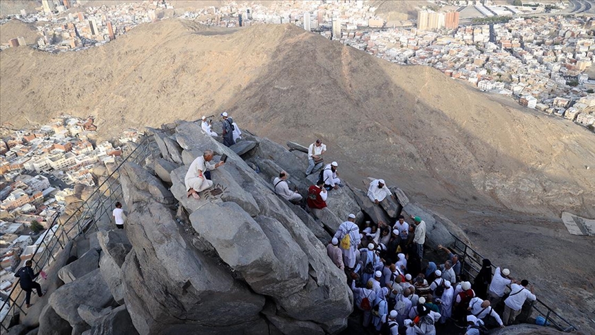 Hacı adayları Hira’da 