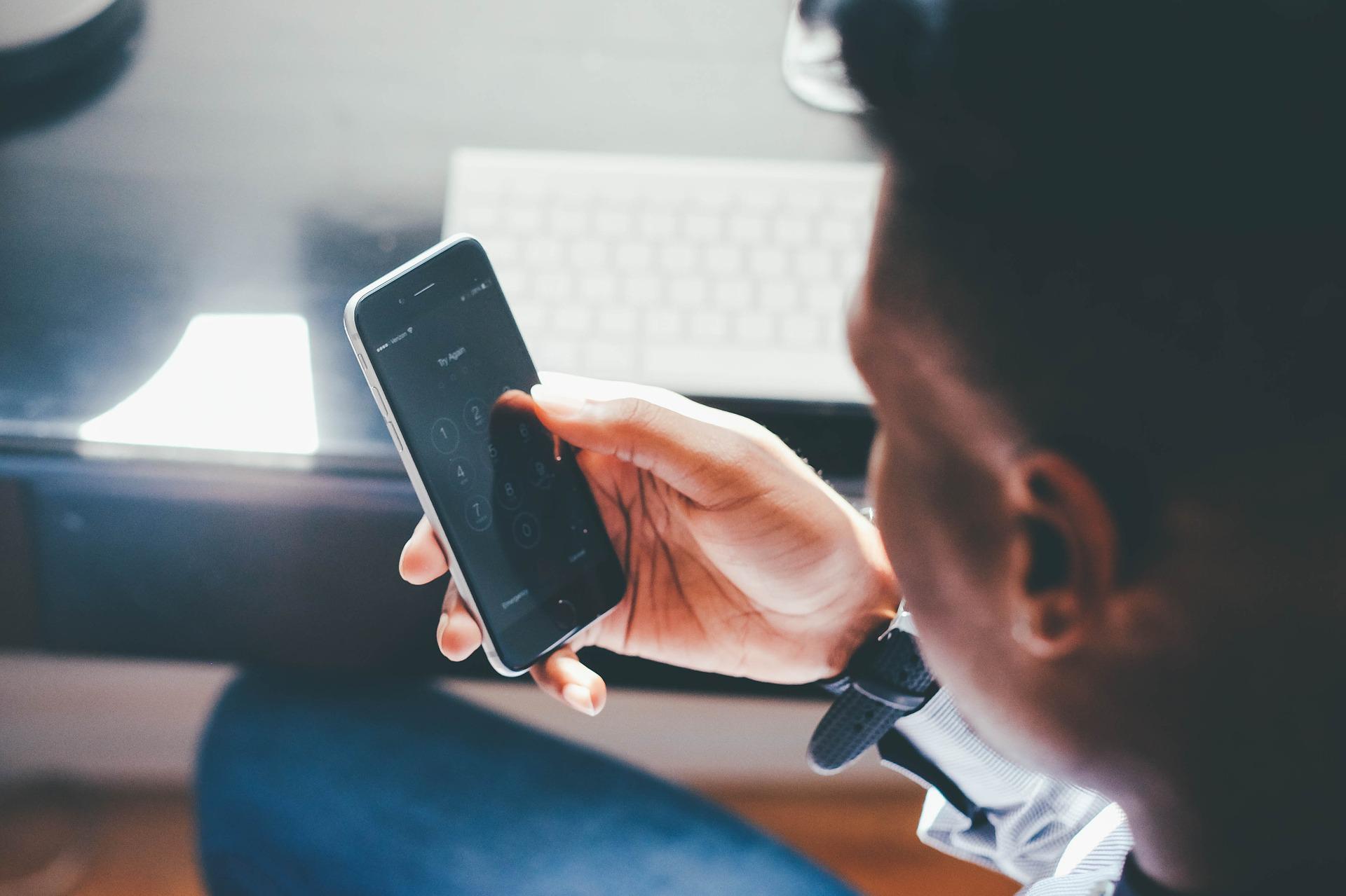 AB'den zeki telefon üreticilerine katı kurallar