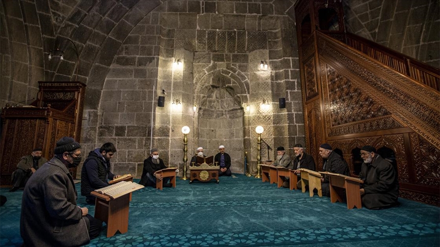 Erzurum camilerinde mukabele