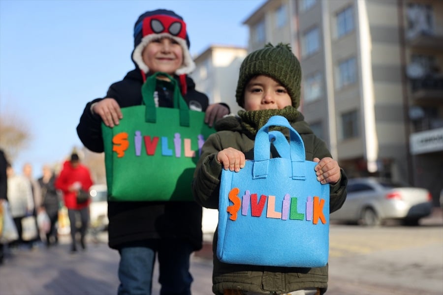 Konya da üç ayları karşılayan çocukların  şivlilik  sevinci