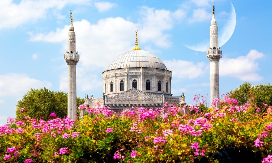 İslâm ile evrene yayılan sevgi, adalet, merhamet