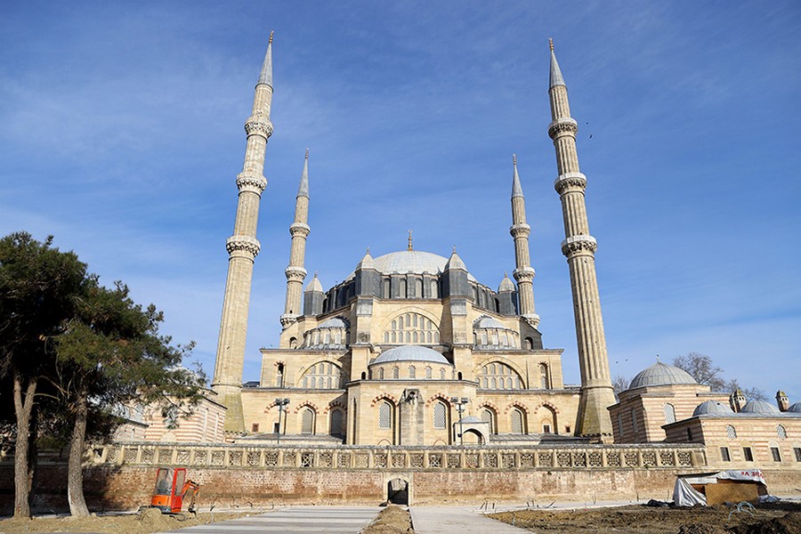 Simge eser Selimiye hayranlık uyandırıyor