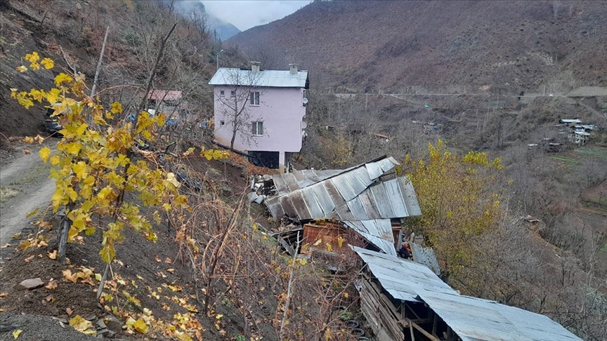 Karadeniz'de heyelan bölgelerine haritalı takip