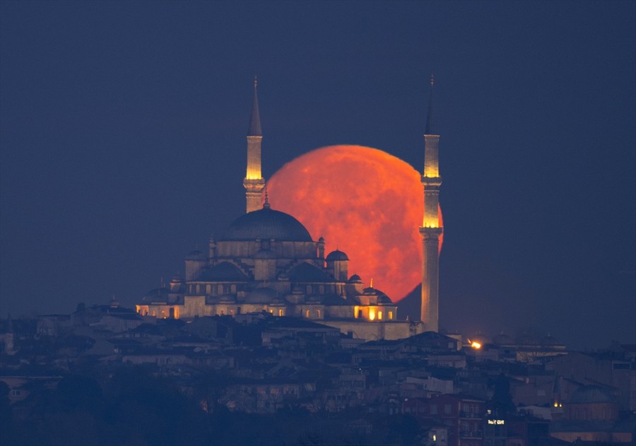 İstanbul'da dolunay manzaraları