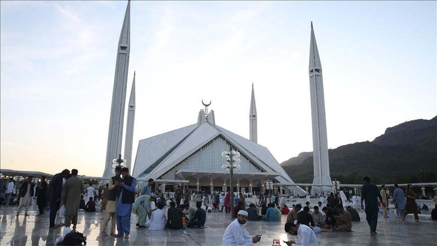 Pakistan Faysal Camii'nde iftar geleneği