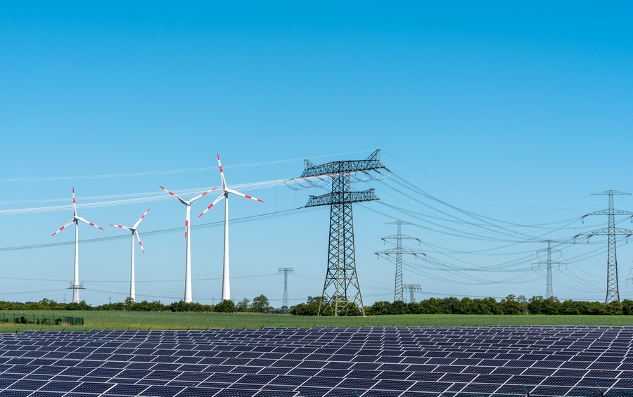 Elektriğin yarıya yakını yenilenebilir kaynaklardan üretildi