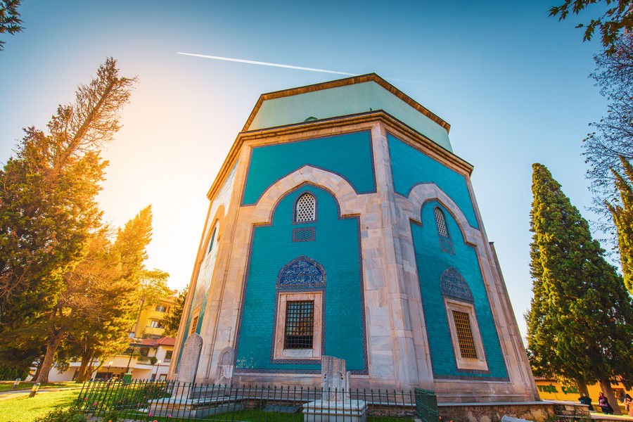 Bursa nın adını seramik renklerinden alan külliyesi