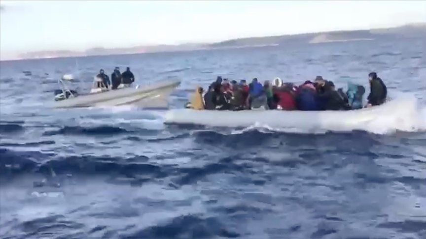 ­17 bin göçmen Yunanistan deniz sınırından geri itildi
