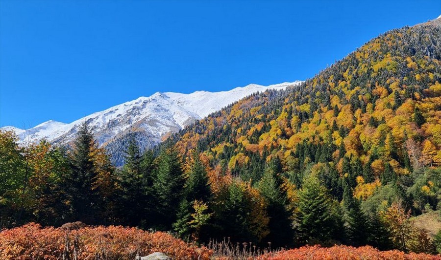 Kaçkar Dağları'nda iki mevsim bir arada 