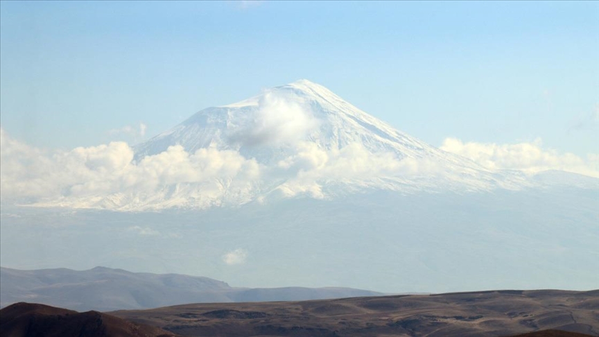 Ağrı Dağı karla kaplandı