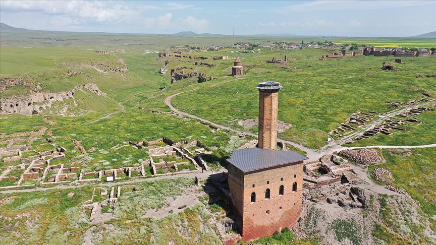 Ebu'l Menuçehr Camiii asırların izini taşıyor