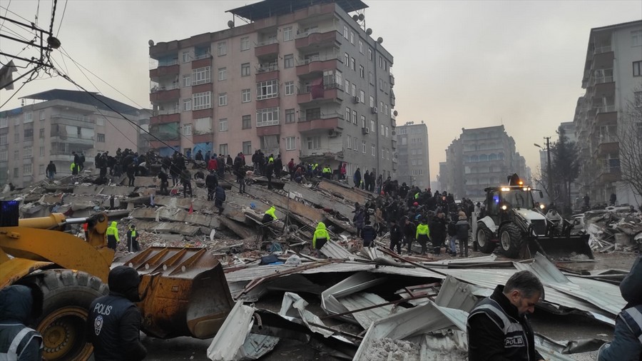 Kahramanmaraş ve Gaziantep'te şiddetli deprem, 10 il etkilendi