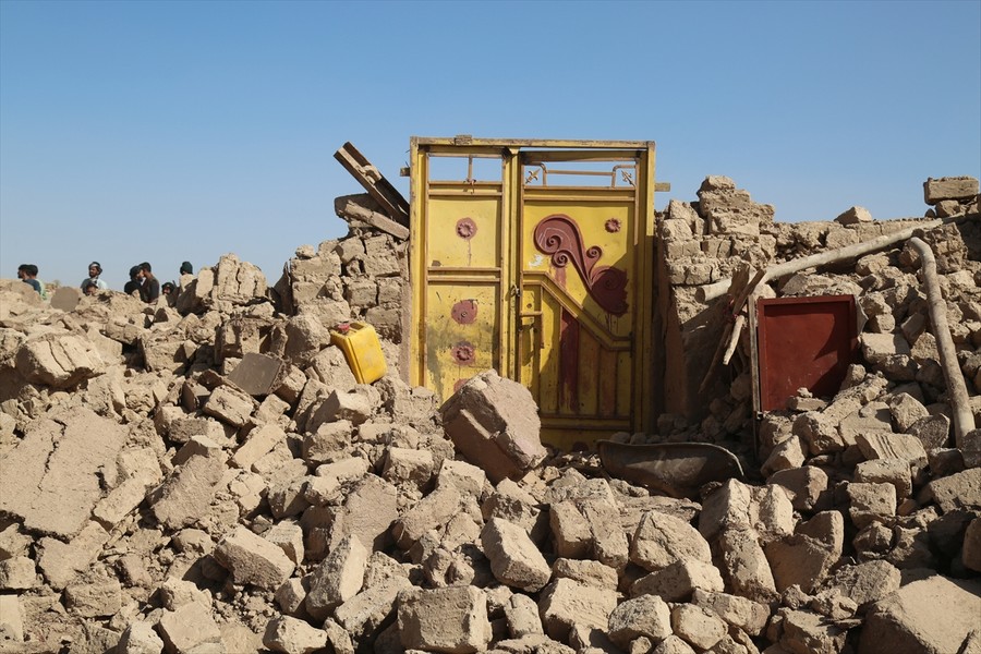 Afganistan'da depremler sürüyor