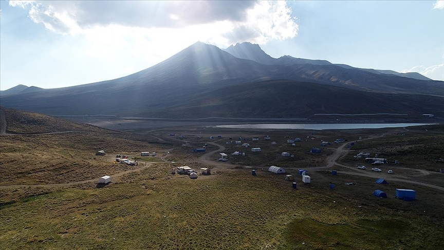 Erciyes'te ağustos ayında kış serinliği