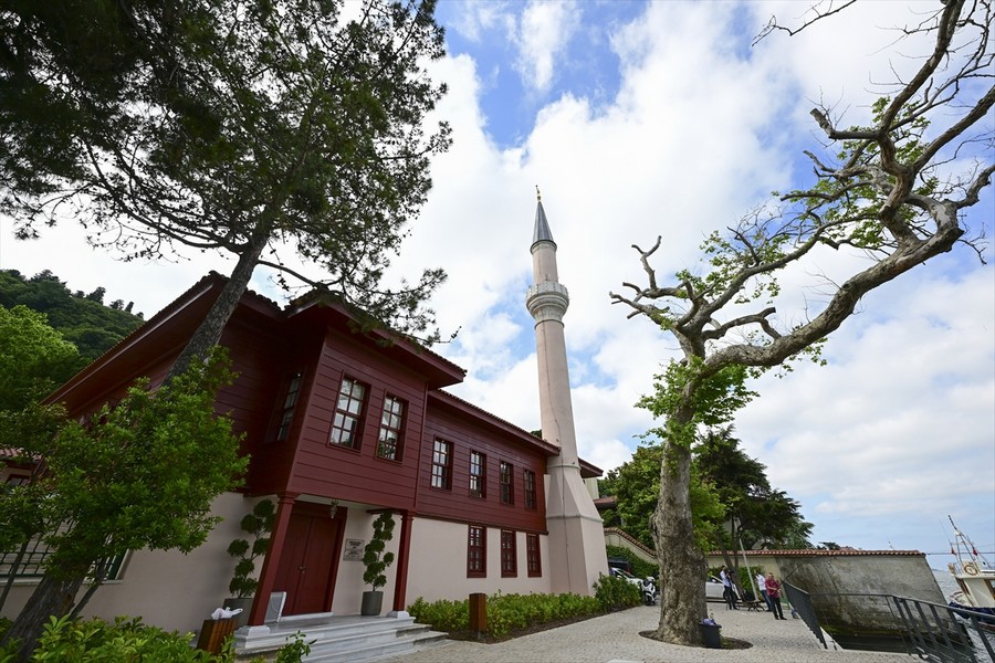 Vaniköy Camii yeniden ibadete açıldı