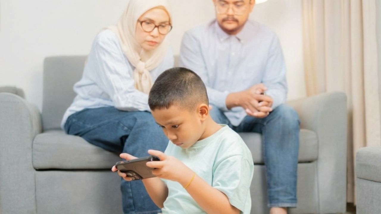 Phubbing aile içi iletişimi tehdit ediyor
