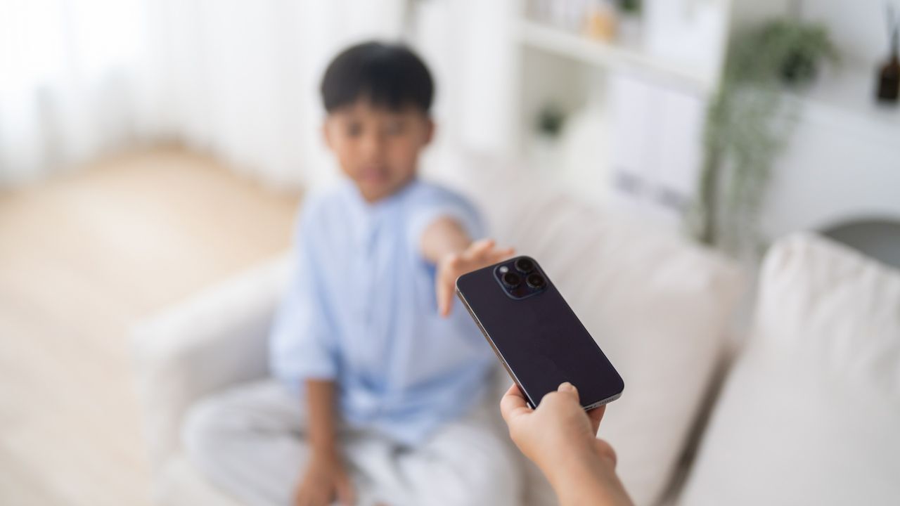 Çocukları telefondan korumak için 7 adım